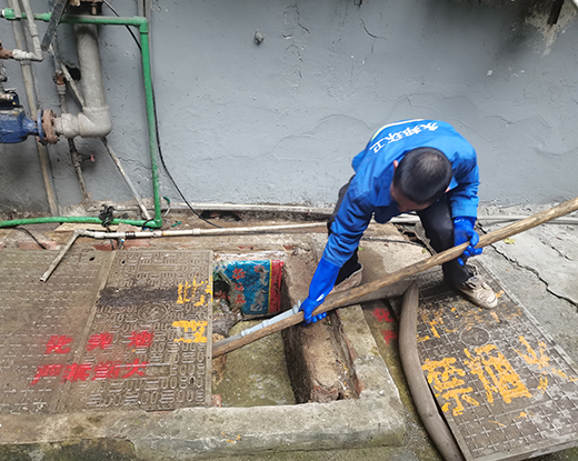 港口镇清掏化粪池